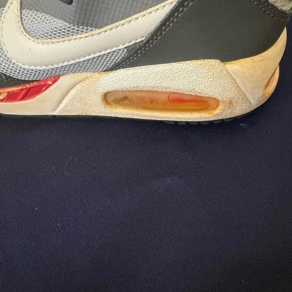 Vintage Women’s Nike Air Sunrise Livestrong 2012 Size 7
